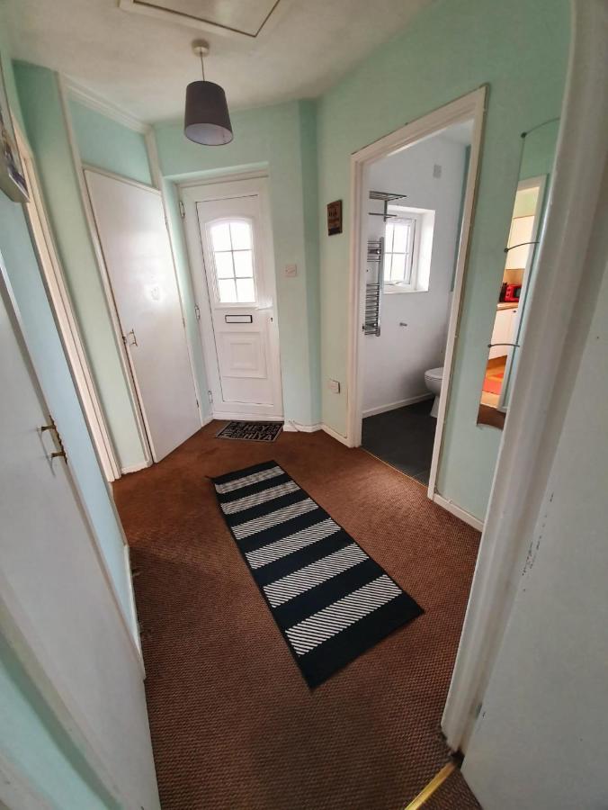 2 Bedroom Rayleigh Apartment Exterior photo
